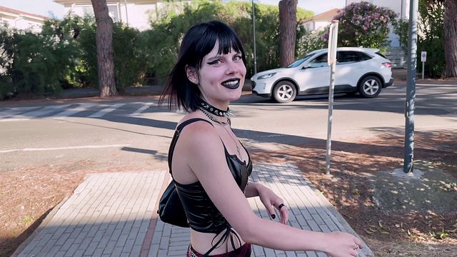 I meet a gothic alternative girl on the street: footjob and hard fuck