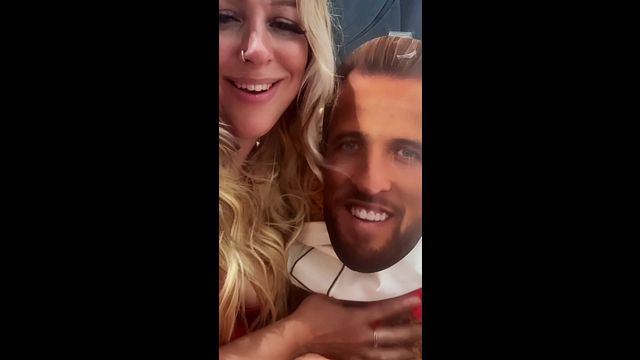 WORLD CUP🌍GIVING HARRY -K@ne a BJ & peeing on his cock💦 showing my appreciation 😉