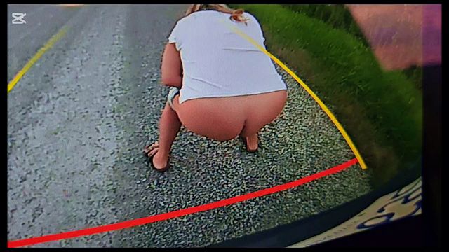 MILF WIFE CAUGHT TAKING DESPERATION PEE ON BACKUP CAMERA